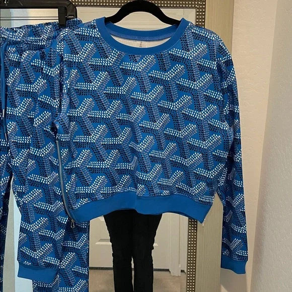 Size Large Women’s Set Blue Geometric Patterned Tracksuit - Picture 2 of 10
